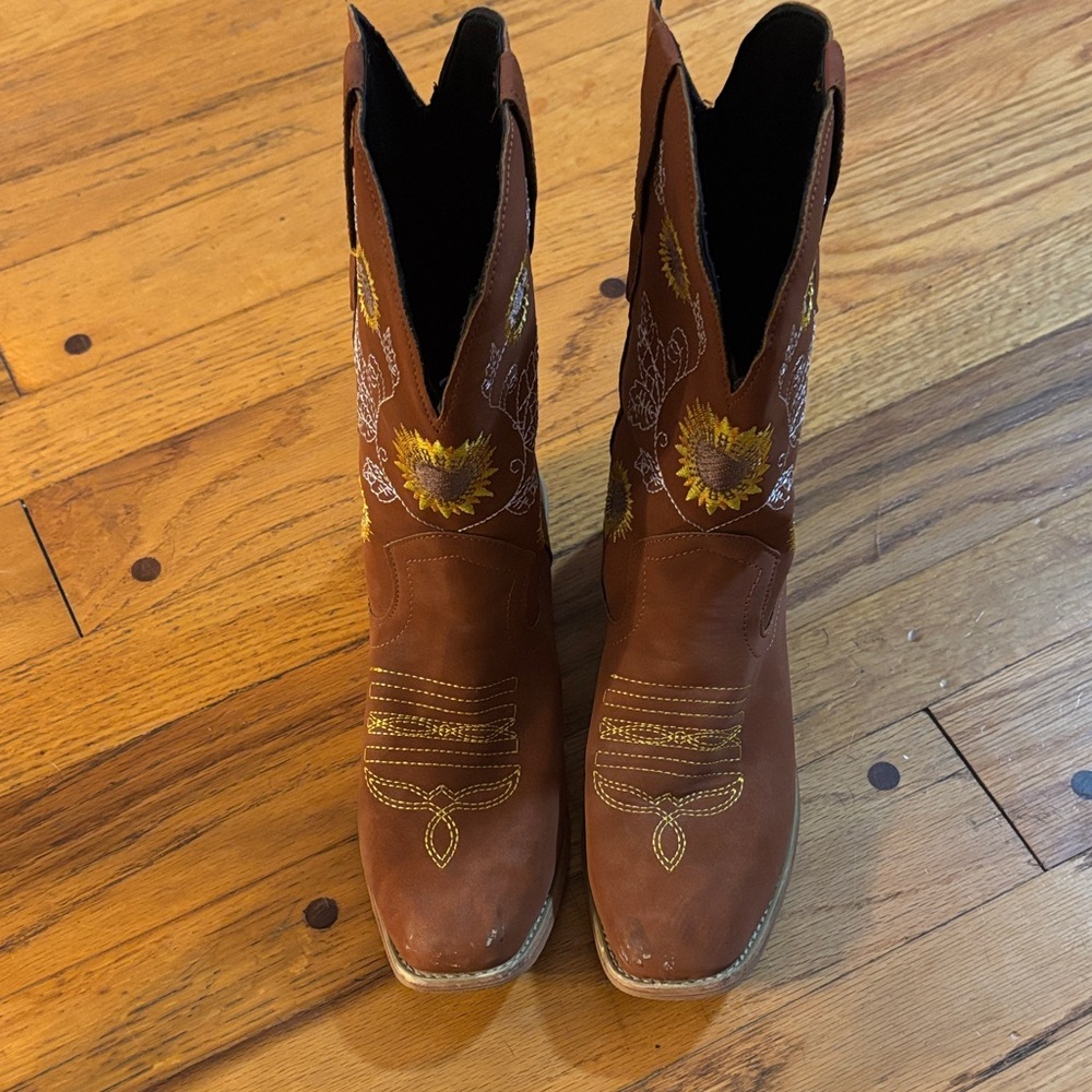 Belk Tan Embroidered Heeled Boots